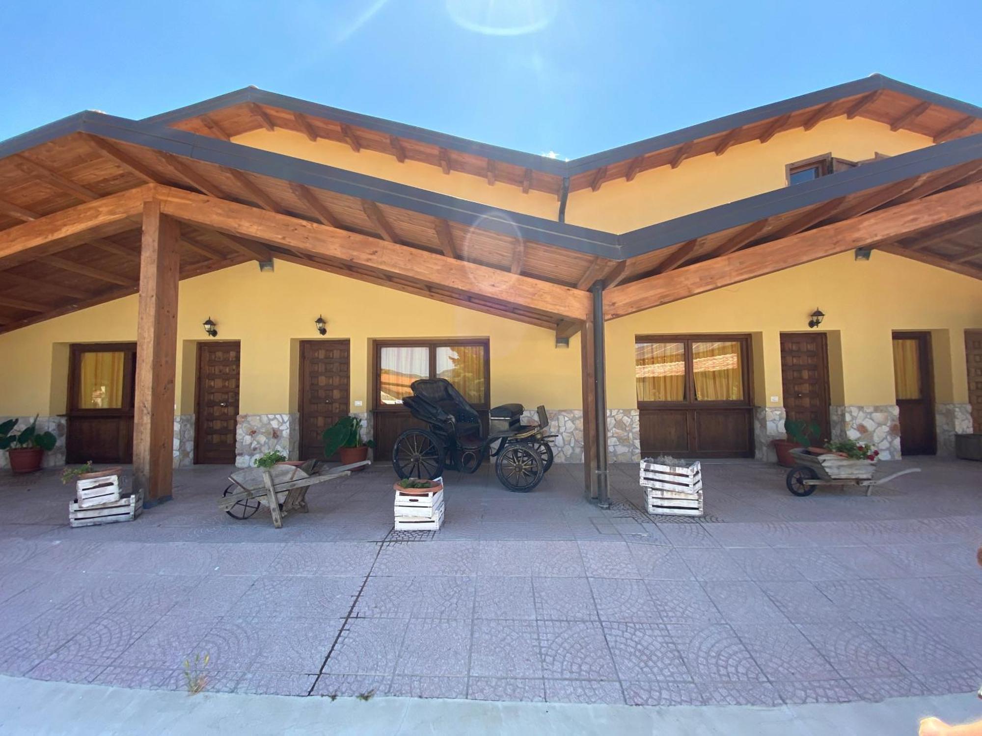 Aparthotel Colle Paciocco Tivoli Esterno foto